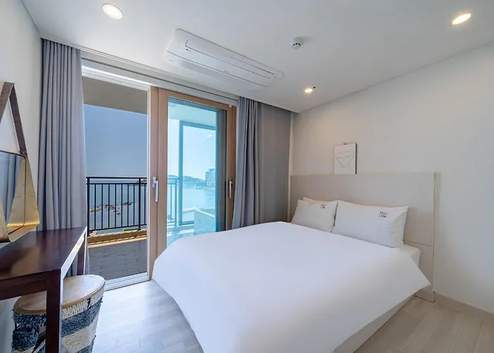 Yeonhwari 330 & Pool Hotel 2*